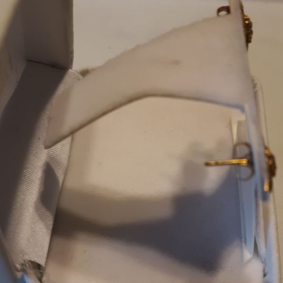 Black Hills Gold Earrings Multi-tone 10k Earrings - Picture 3 of 6